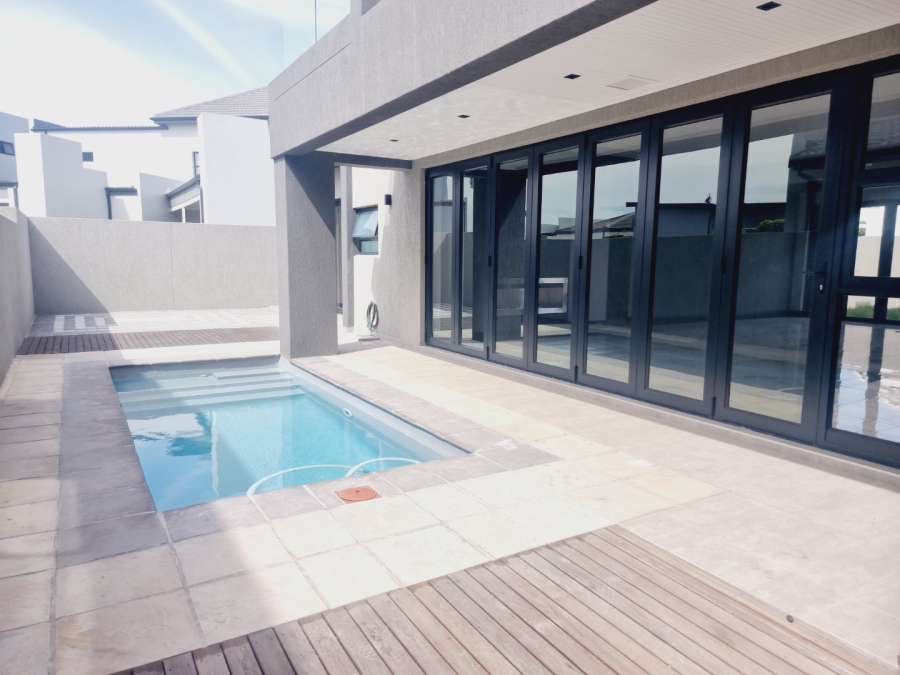 5 Bedroom Property for Sale in Parklands North Western Cape